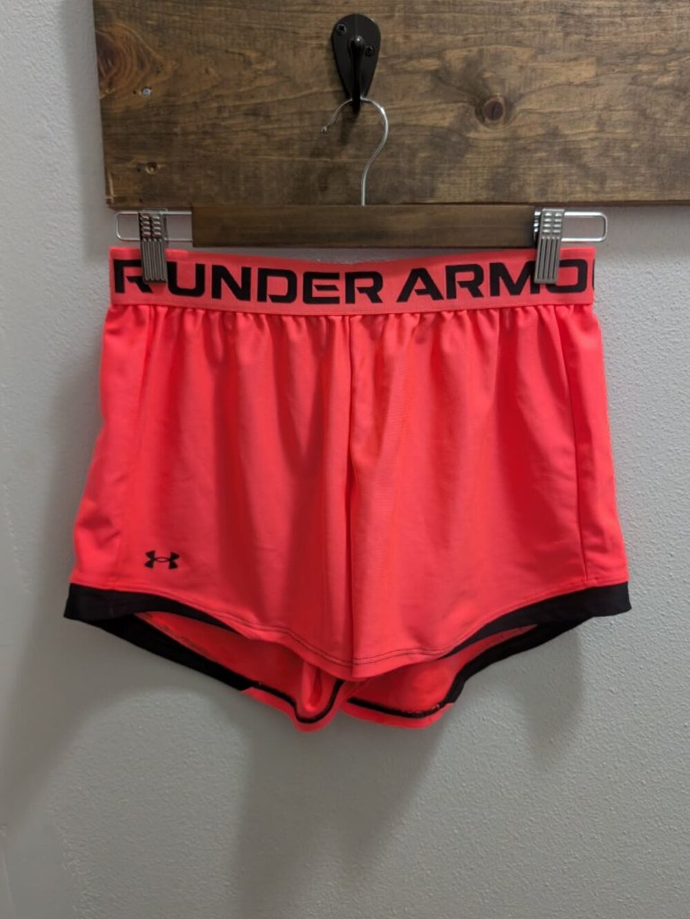 *3/$25* Women's Under Armour Coral colored Athletic Shorts - Size Small